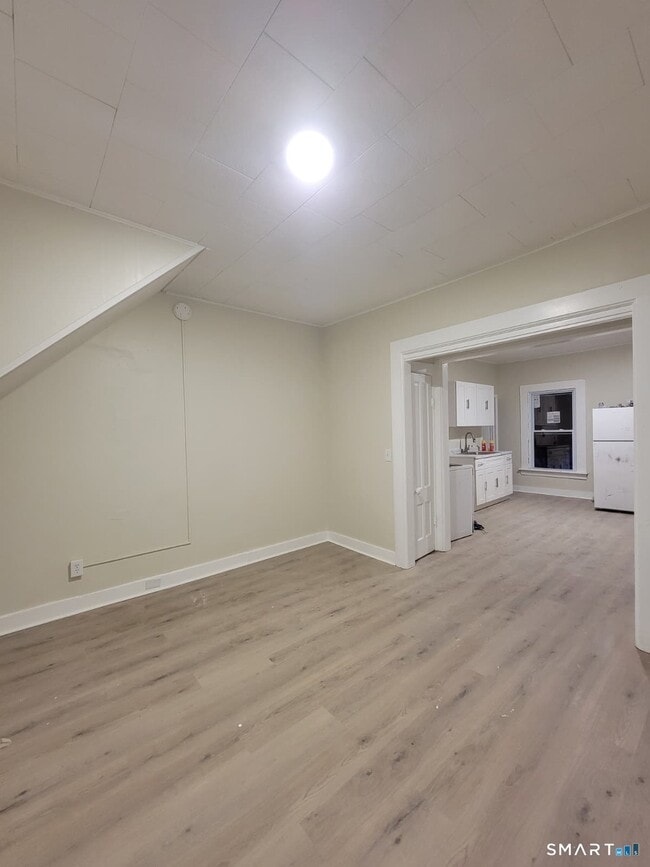 Building Photo - 260 Summit St Unit 2A