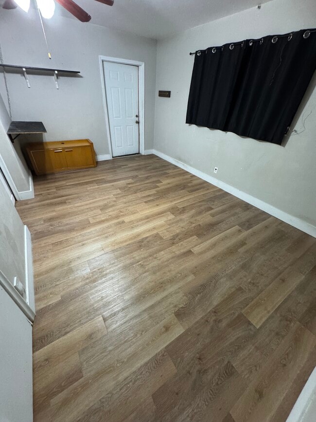 Building Photo - 2640 SE 3rd St Unit Front