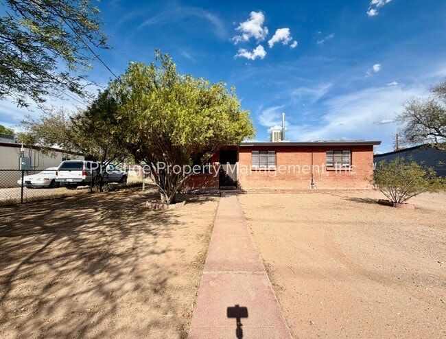 Building Photo - Adorable 3BD in the Heart of Tucson!!