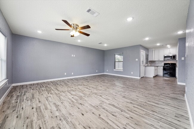 Photo - 714 Heisse St