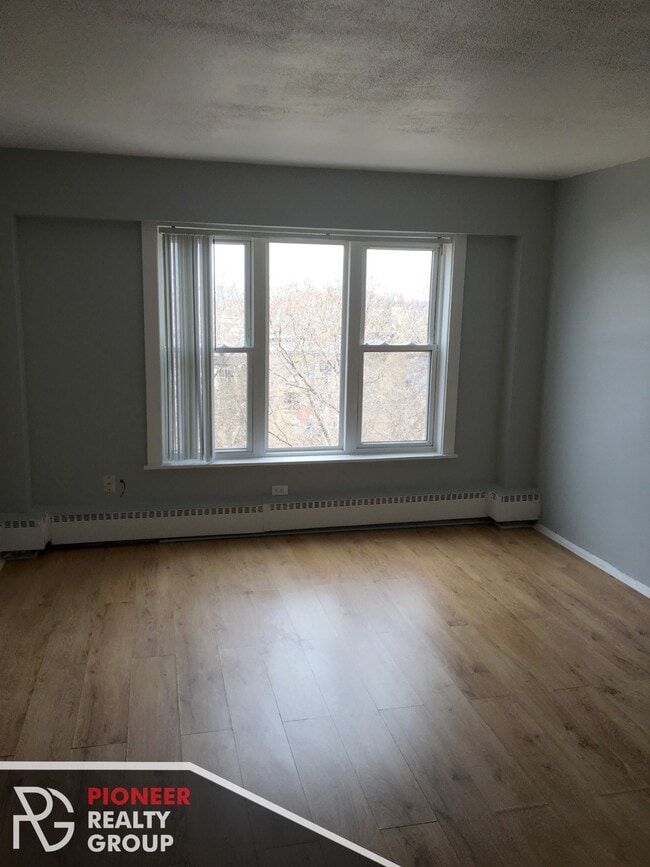 Photo - 7333 N Ridge Blvd