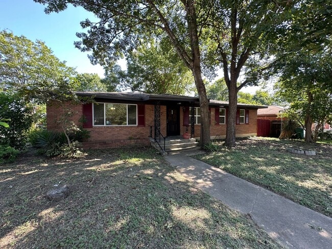 Photo - 700 Bradford St