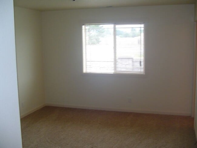 Photo - New 3 bedroom w/garage in East Springfield