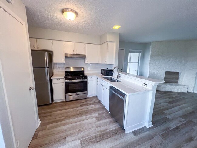 Photo - 9901 Roxanna Dr