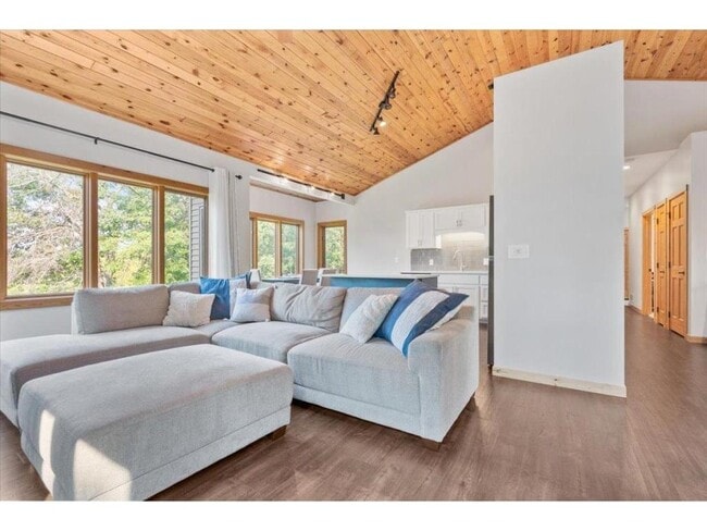 Photo - 11423 Fawn Lake Rd