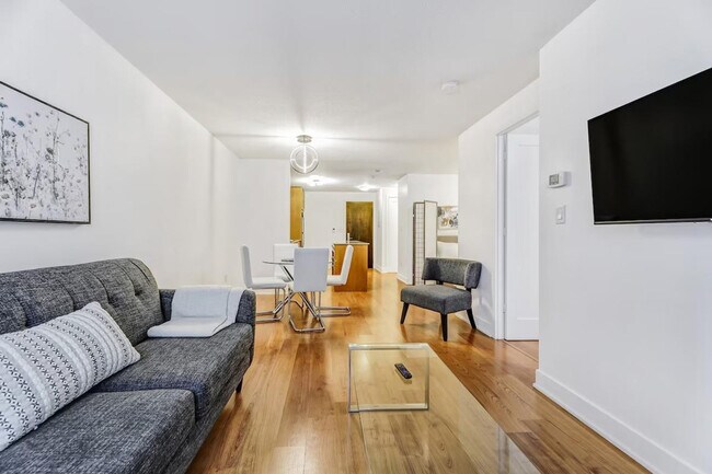 Photo - 265 Wellington St W Unit ID1050759P