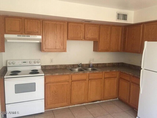Photo - 1233 E Henry St Unit B
