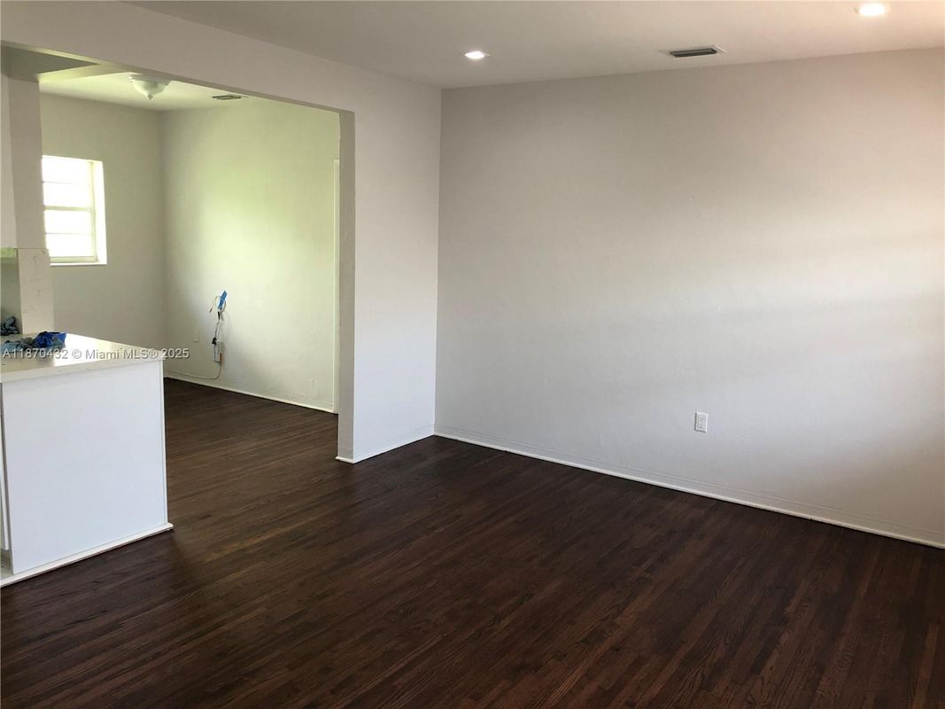 Photo - 110 Zamora Ave