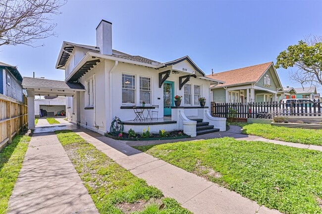 Building Photo - 3519 Avenue R 1/2