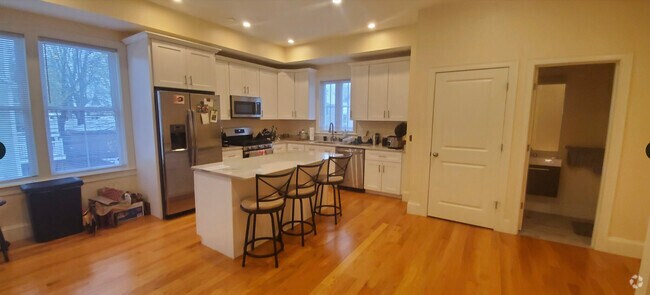 Building Photo - 13 Sparhawk St Rental