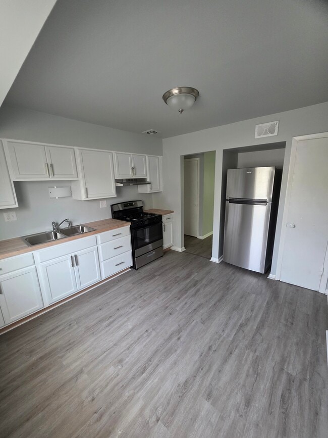 Building Photo - 5416 N 53rd St Unit 5416 N 53rd Street Rental