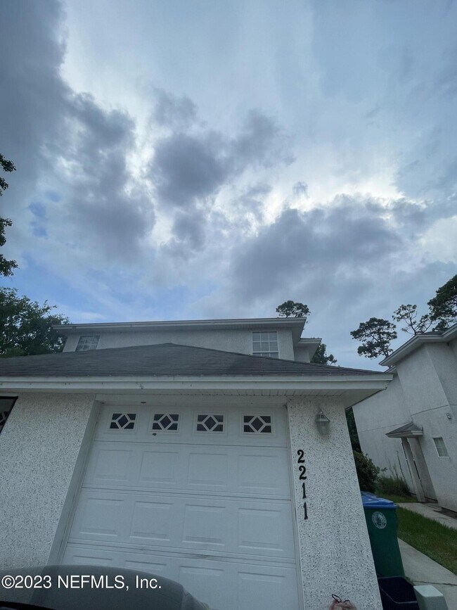 2211 Rosewood Dr