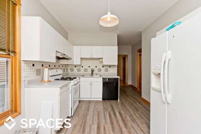 706 Wrigleyville Chicago Il Apartments For Rent With Air Conditioning