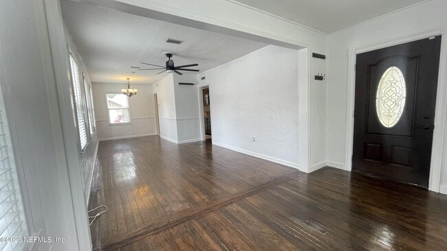 Photo - 5228 Sunderland Rd