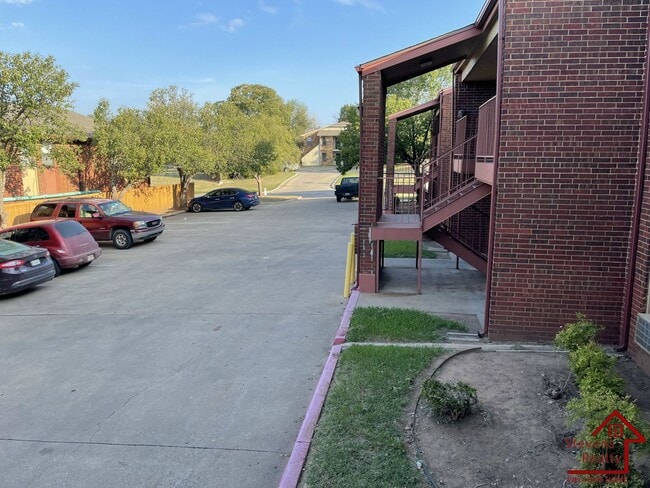 Photo - 1912 SW D Ave