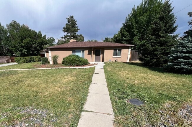 Building Photo - Spacious Lakewood Home