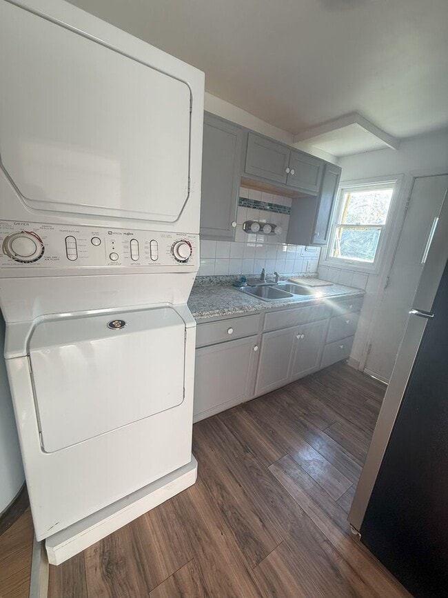 Photo - 2-bedroom, 1-bathroom newly renovated Unit McCarty Ave (1217)