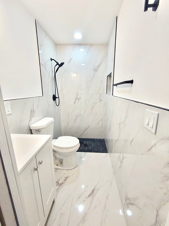 Photo - 141 NE 183rd Ter