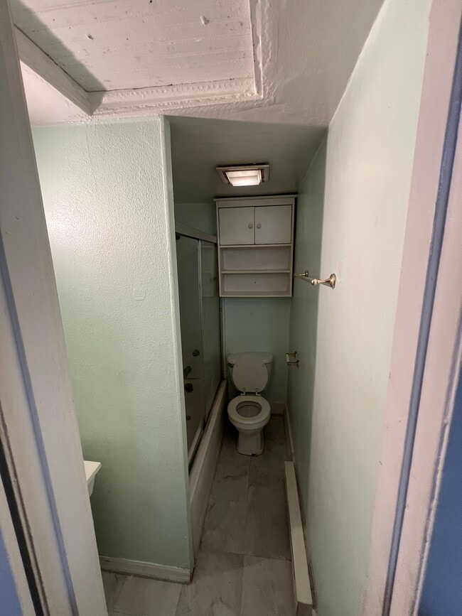 Building Photo - 132 Reed St