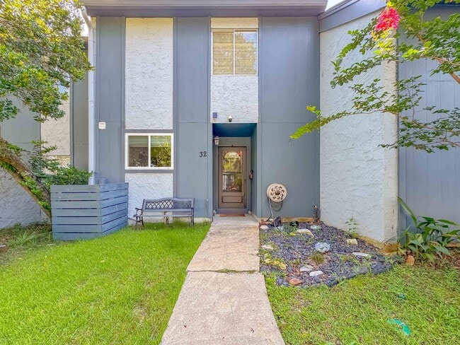 Building Photo - 2949 N Shamrock St Rental