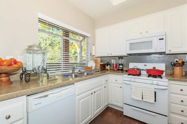 Creekside Laguna Apartments
