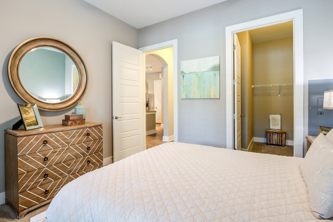1BR, 1BA - 865 SF - The Heyward Apartments
