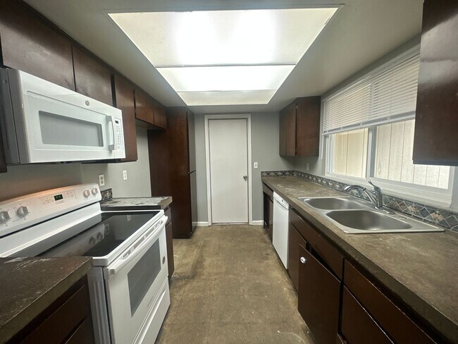 Photo - 1331 Frankfort Ct