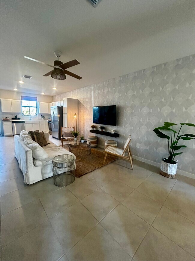 Photo - 453 NE 13th St