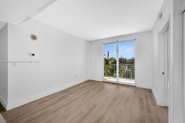 Photo - 3500 Coral Wy Unidad 409