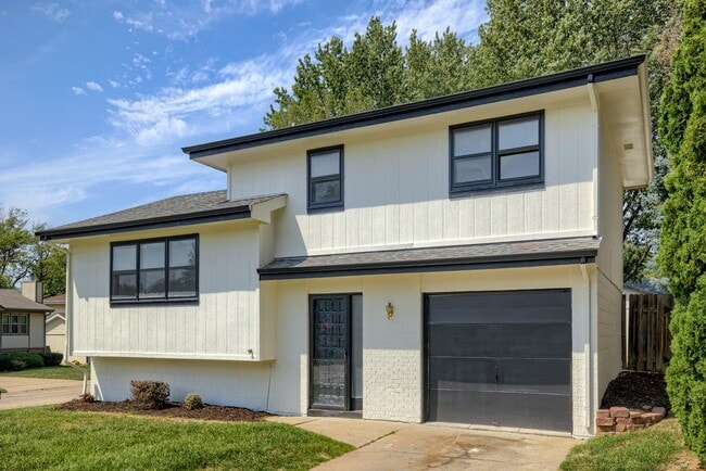 Photo - Adorable Multilevel is looking for you!