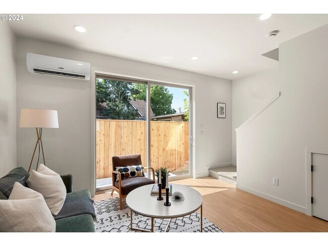 Photo - 1570 SE 50th Ave