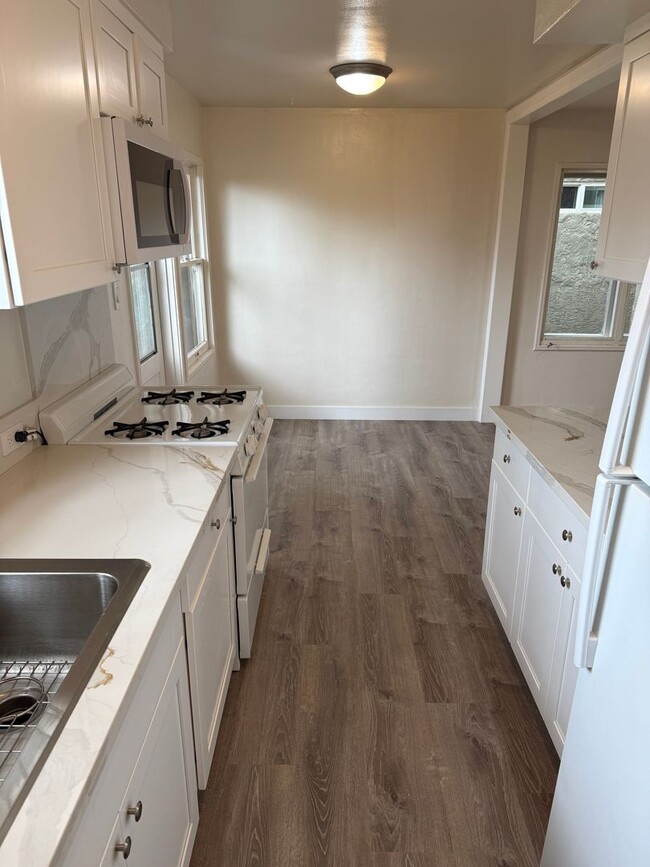 Photo - Remodeled 1BR Apartment Steps from Windans... Unit 350 Palomar Ave.