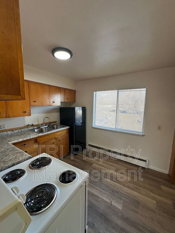 Photo - 2012 6th Ave