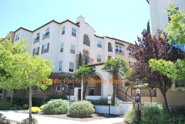 Building Photo - Gorgeous Corner Condo at The Terraces in Dublin Ranch Village!! Unit 312