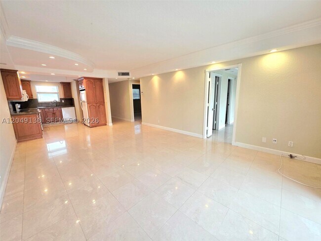 Photo - 1400 NE 57th St Unit 202
