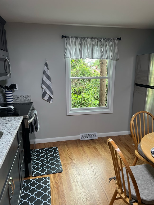 Photo - 32 Pine Grove Ave