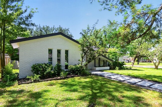 Photo - 5675 Sylmar Rd