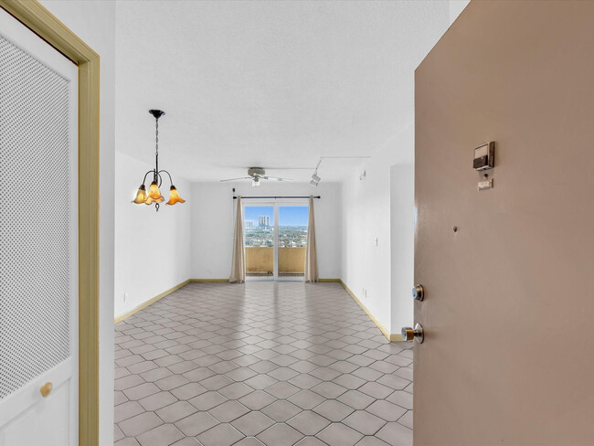 Photo - 900 NE 18th Ave Unit 1404