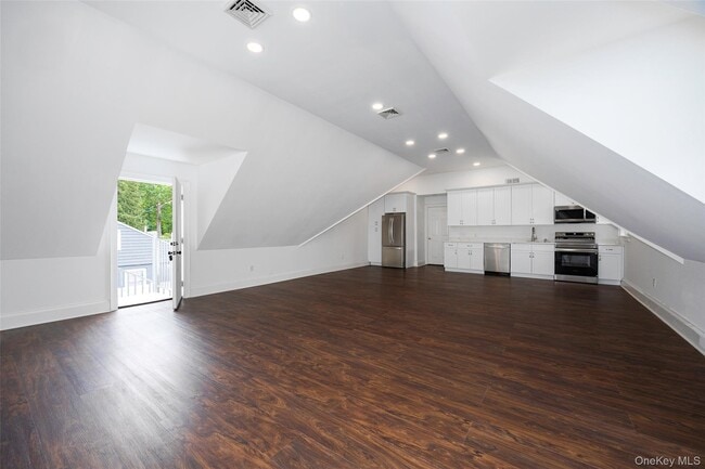 Building Photo - 42 Beechwood Ave Unit B Rental