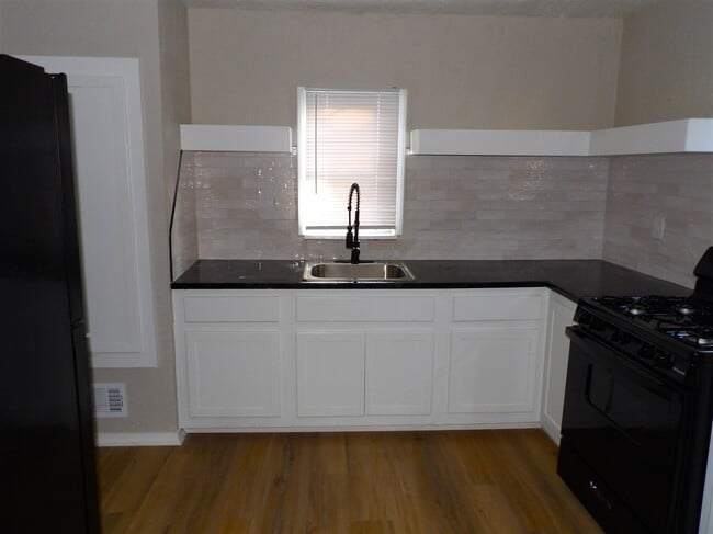 Photo - 207 NW 4th St