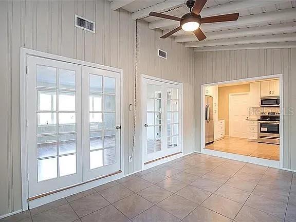 Photo - 622 Myrtle Way S