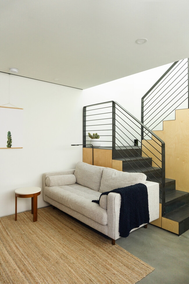 Photo - 818 W McKinley St Unit West