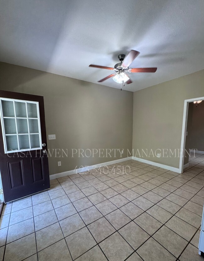 Photo - Charming 1 Bedroom Apartment Near ETSU, JCMC & Willow Springs Park! Unidad 107