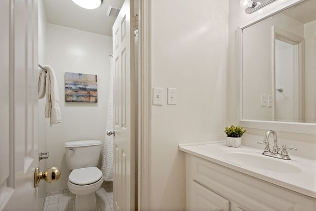 Photo - 2310 Ashmead Pl NW Unit 6