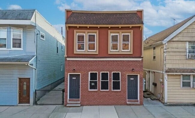 Building Photo - 572 Nassau St Unit 2