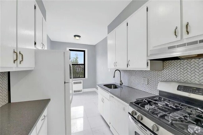 Building Photo - Fully Renovated 1 Bedroom 1 Bathroom  Avai... Unit 3C Rental