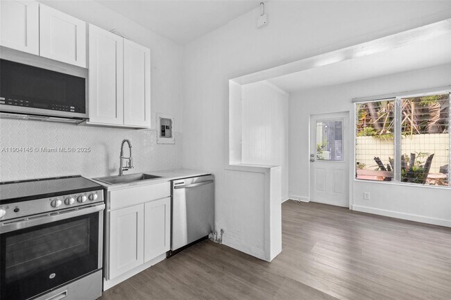 Photo - 2822 Pine Tree Dr Unit 5