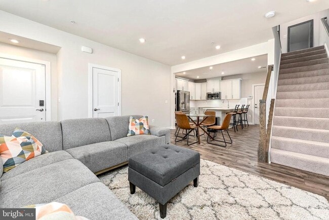Photo - 13543 Sayward Blvd
