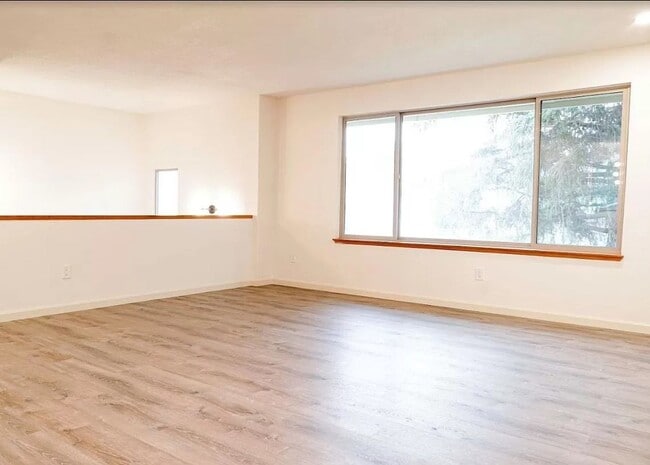 Photo - Large 4 Bed, 2 Bath House Available For Rent*