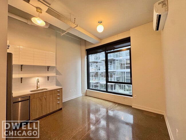 Building Photo - 152 W Huron St